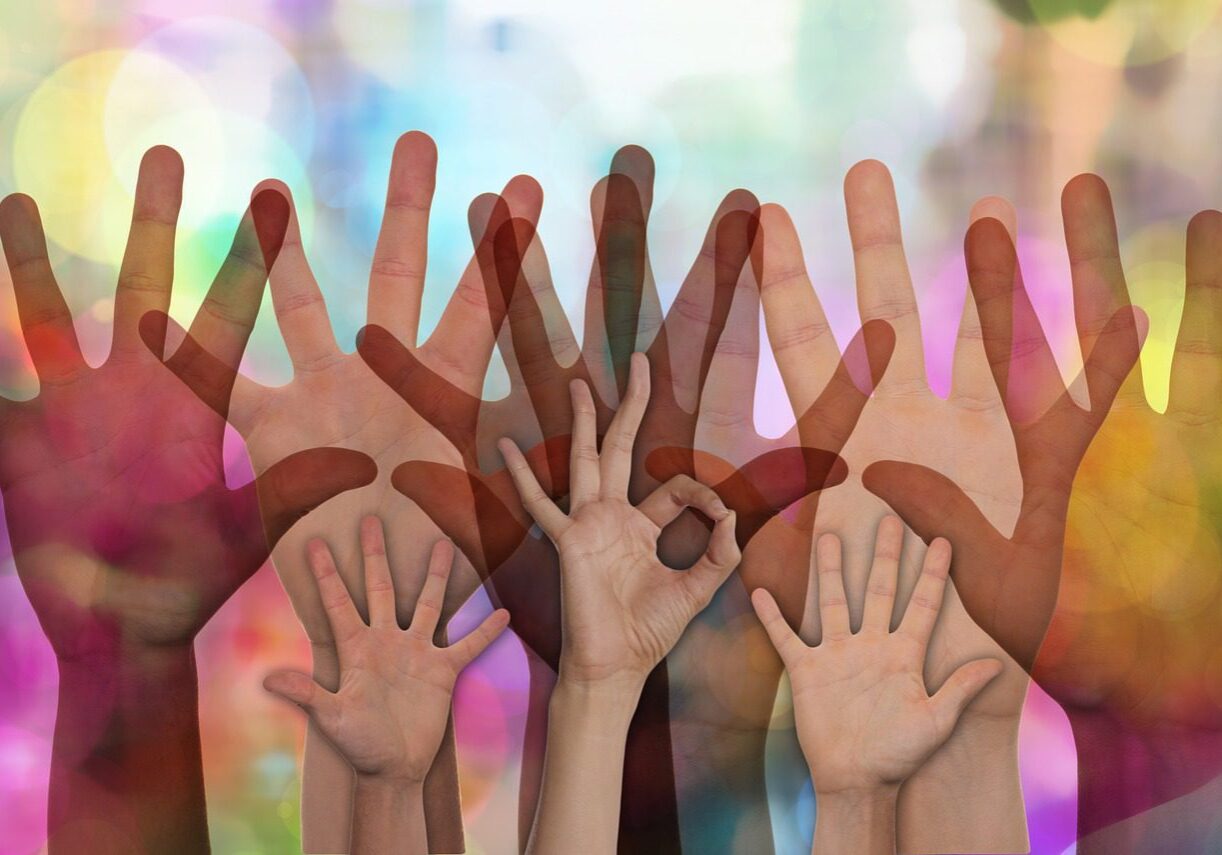 volunteer-2654004_1920 Hands in the air